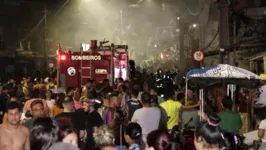 Várias casas foram destruídas em um incêndio registrado no bairro da Sacramenta, em Belém (PA).