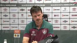 Apesar de vitória, Fernando Diniz perdeu a paciência logo na primeira pergunta da entrevista coletiva.