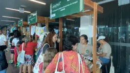 Feira atrai participantes durante as plenárias