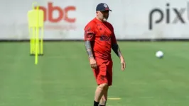 Como fez em outros casos, diretoria do Flamengo repete rotina de contrangimentos e Sampaoli trabalha enquanto aguarda demissão.