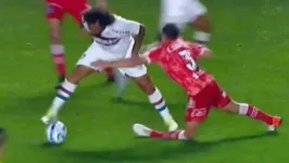 Marcelo foi expulso e saiu de campo chorando.