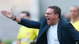 Em 2022, Luxemburgo teve sua contratação vetada pelo Conselho Gestor do Santos.