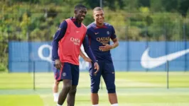 Os amigos Dembelé e Mbappé comandam o ataque do PSG na estreia da Liga dos Campeões, contra o Borussia Dortmund, nesta terça (19).