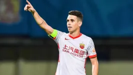 Há seis temporadas no futebol chinês, Oscar planeja retorno ao Brasil em 2024.