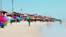 A extensa faixa de areia da praia de Ajuruteua foi palco de muita diversão. Milena Silva levou as crianças para brincar