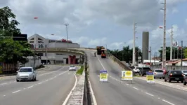 O elevado foi interditado para o trânsito por conta do serviço de manutenção