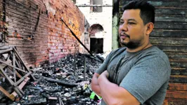 Gerente de uma loja atingida pelo incêndio, Oziel Farias esteve no local para verificar o que restou