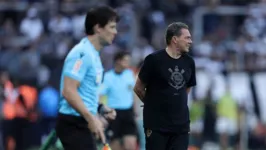 Luxa foi poucas vezes à área técnica durante empate com o Fortaleza, pelas semifinais da Copa Sul-Americana.