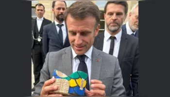Imagem ilustrativa da notícia Presidente francês Macron recebe óculos de miriti em Paris