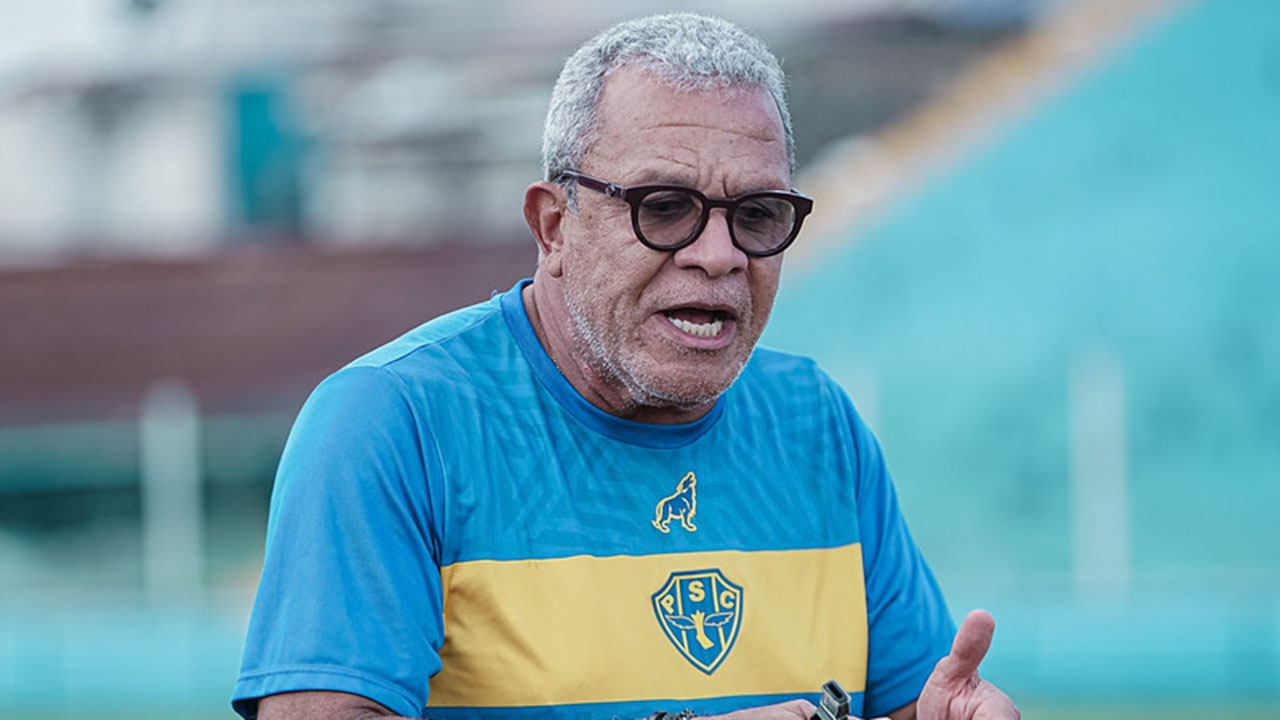 Volta Redonda repudia técnico Hélio dos Anjos. "Infeliz"