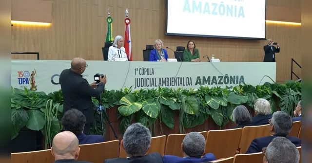 Imagem ilustrativa da notícia Juristas defendem a criação da Constituição da Terra