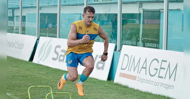 Imagem ilustrativa da notícia Ronaldo Mendes chega ao Paysandu com aval de Hélio dos Anjos