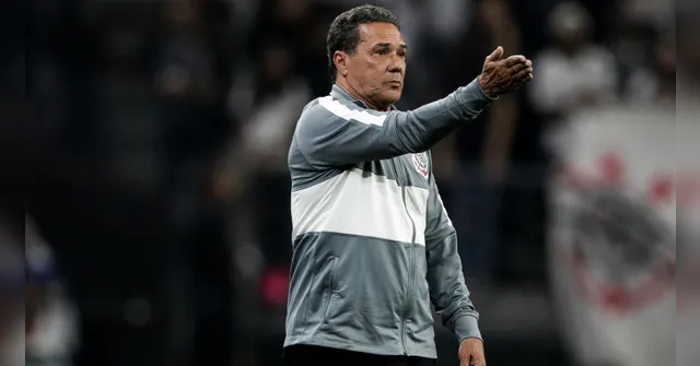 Imagem ilustrativa da notícia Irregularidade do Corinthians coloca Luxemburgo em xeque