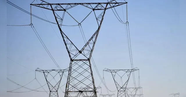 Imagem ilustrativa da notícia Vídeo: Feirantes relatam transtorno de trabalhar sem energia 