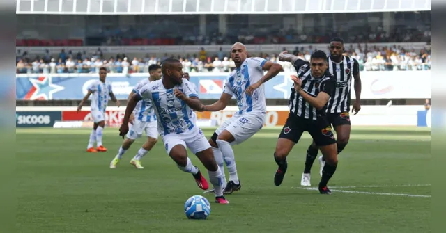 Imagem ilustrativa da notícia Paysandu vence no último lance e fica mais perto do acesso