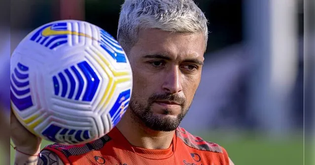 Imagem ilustrativa da notícia Arrascaeta sente lesão na coxa e desfalca Fla contra o Bahia