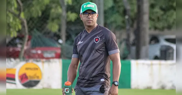 Imagem ilustrativa da notícia Surian é expulso e está fora de jogo contra o Paysandu