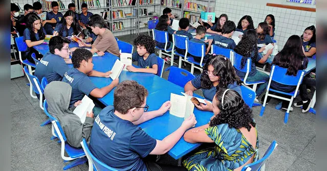 Imagem ilustrativa da notícia Helder anuncia bônus em dinheiro a estudantes e servidores