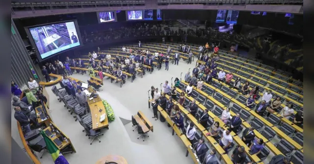 Imagem ilustrativa da notícia STF irá recalcular número de deputados por estado