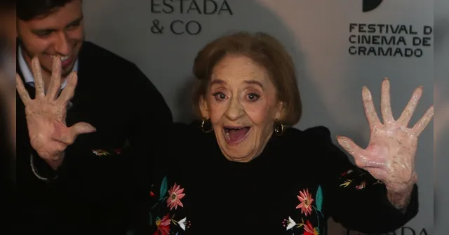 Imagem ilustrativa da notícia Laura Cardoso entra para a "calçada da fama" de Gramado