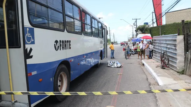 Imagem ilustrativa da notícia Ciclista é atingido por ônibus e morre na Av. Perimetral 