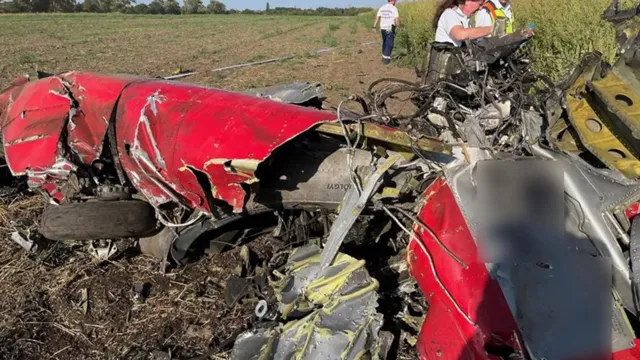 Imagem ilustrativa da notícia Vídeo: pai e filho morrem em show aéreo na Hungria