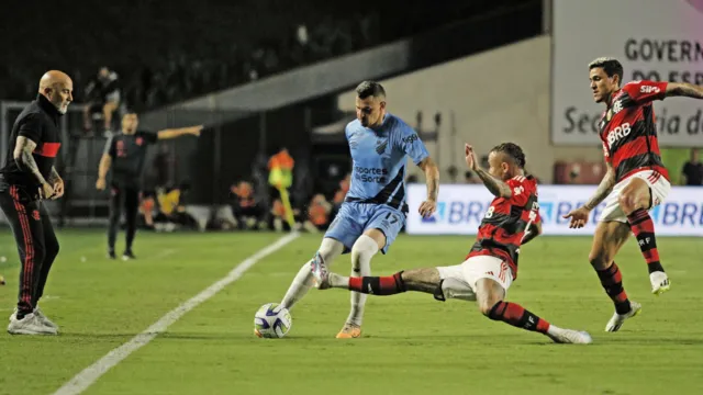 Imagem ilustrativa da notícia Athletico passeia e Flamengo chega sob pressão na final