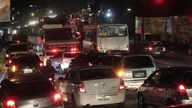 Imagem ilustrativa da notícia Fotos: BR-316 tem trânsito intenso na noite de quarta (6)