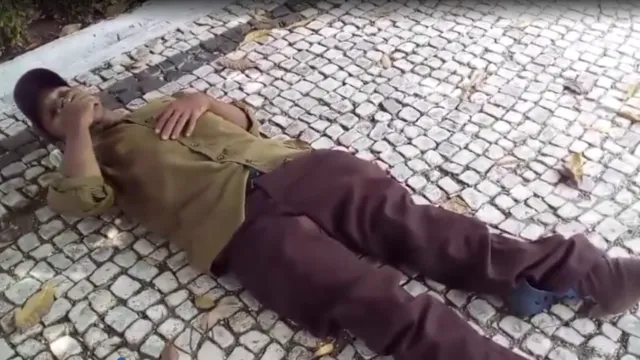 Imagem ilustrativa da notícia Vídeo: Cadeirante é roubado e abandonado no chão em Belém