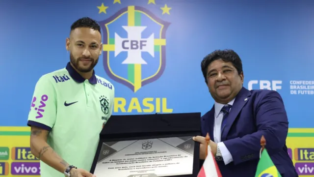 Imagem ilustrativa da notícia Neymar ganha placa da CBF por marca histórica em Belém