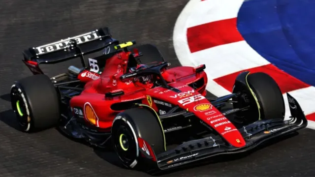 Imagem ilustrativa da notícia Sainz é pole no GP de Singapura e Max fica fora do top10