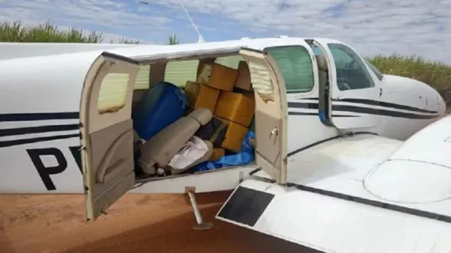 Imagem ilustrativa da notícia FAB intercepta avião com 400kg de cocaína vindo do Paraguai