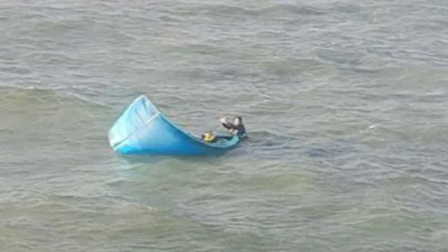 Imagem ilustrativa da notícia Vídeo: praticante de kitesurf é regatado em praia de Salinas