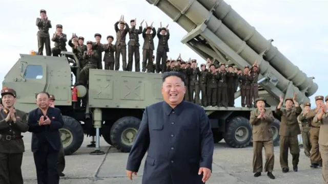 Imagem ilustrativa da notícia Kim celebra 70 anos com exibição de mísseis na Coreia