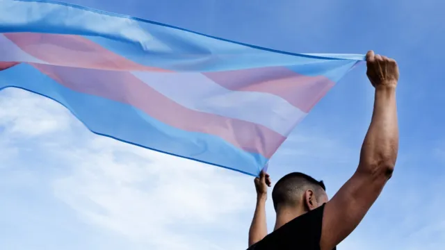 Imagem ilustrativa da notícia Pessoas trans ganham direito à 2ª via da identidade gratuita