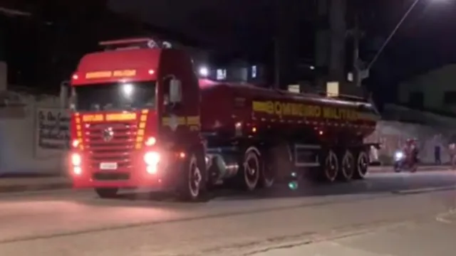 Imagem ilustrativa da notícia Vídeo: grande incêndio atinge empresa na Arthur Bernardes