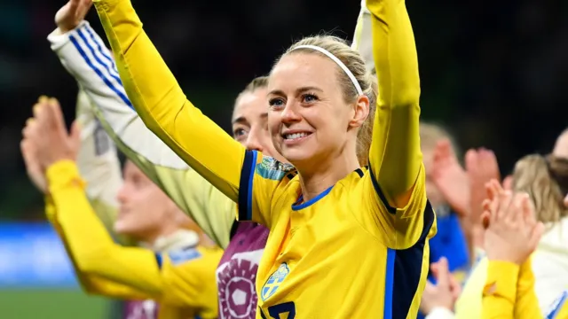 Imagem ilustrativa da notícia Com pênalti chorado, Suécia elimina EUA nas oitavas da Copa
