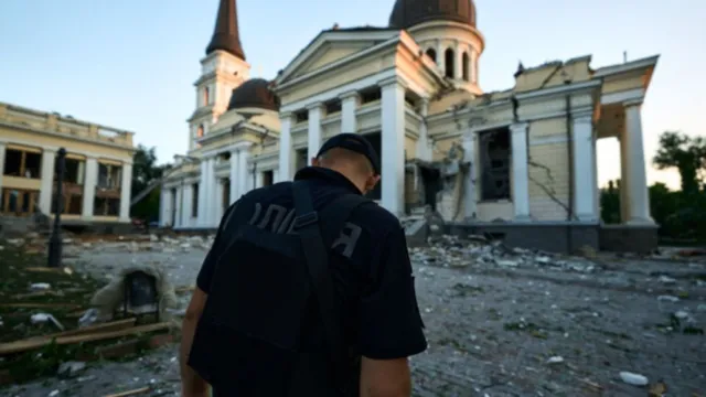 Imagem ilustrativa da notícia Ataque Russo atinge catedral e mata uma pessoa na Ucrânia