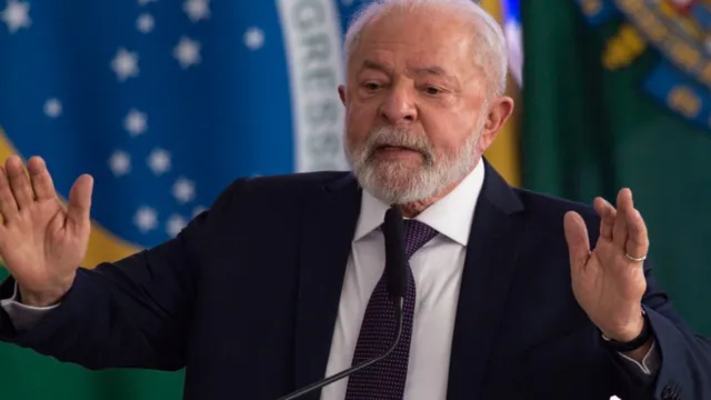 Imagem ilustrativa da notícia Lula passa por novo procedimento no quadril