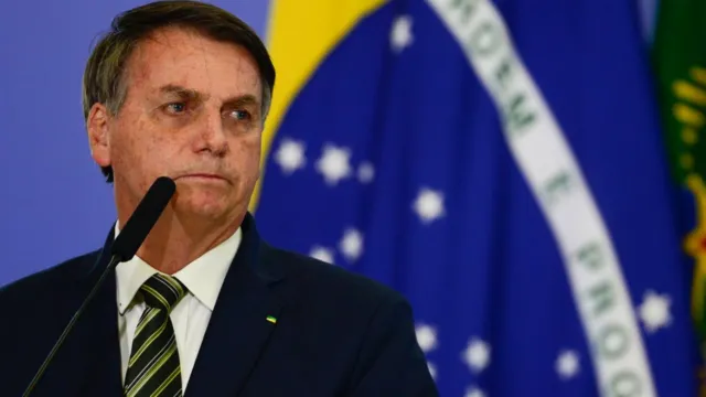 Imagem ilustrativa da notícia Bolsonaro nega desvio bens e põe conta bancária à disposição