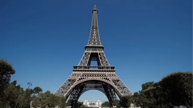 Imagem ilustrativa da notícia Torre Eiffel é evacuada após ameaça de bomba