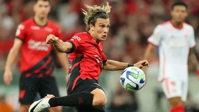 Imagem ilustrativa da notícia Athletico supera Internacional no fim e tira Flamengo do G6