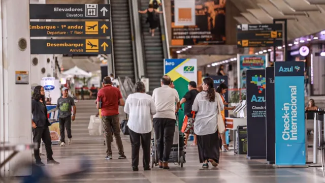 Imagem ilustrativa da notícia Belém: homem fica preso no elevador e passa mal no aeroporto 