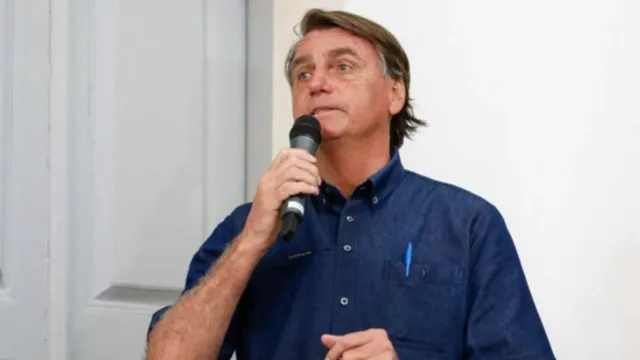 Imagem ilustrativa da notícia Internações de Bolsonaro coincidem com crises pessoais 