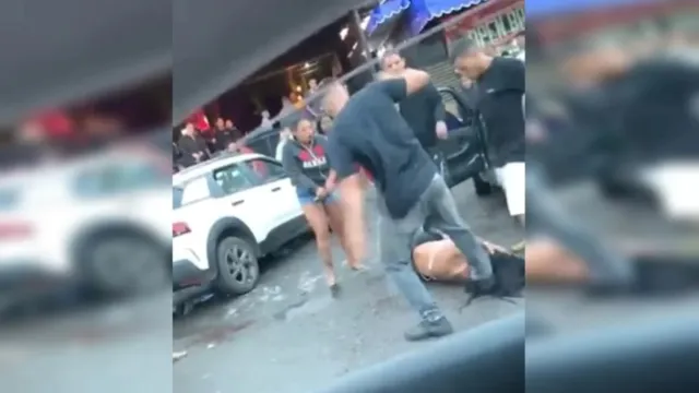 Imagem ilustrativa da notícia Homens espancam mulher e pisam na cabeça; veja o vídeo!