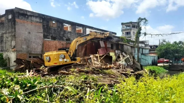 Imagem ilustrativa da notícia Começa demolição de casas para duplicação da Bernardo Sayão