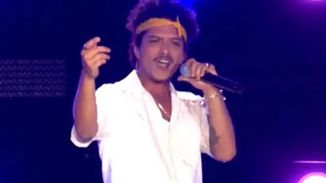 Imagem ilustrativa da notícia Veja o vídeo: Bruno Mars toca "Evidências" no The Town