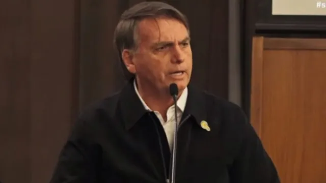 Imagem ilustrativa da notícia Jair Bolsonaro diz que hacker "fantasia" na CPI do 8/1