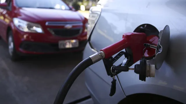 Imagem ilustrativa da notícia Preço da gasolina nos postos cai pela quarta semana, diz ANP