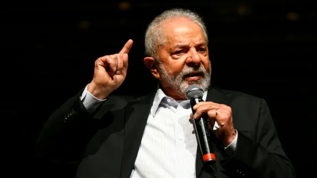 Imagem ilustrativa da notícia Lula quer discutir paz mundial com Putin no Brics